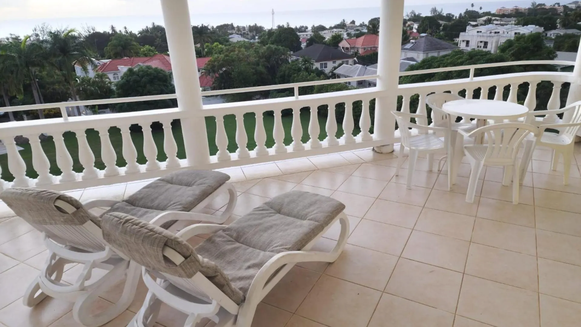 Habitación en casa particular #3 Eastry Gardens - Cozy 1Br Studio W Ocean View Saint Peter