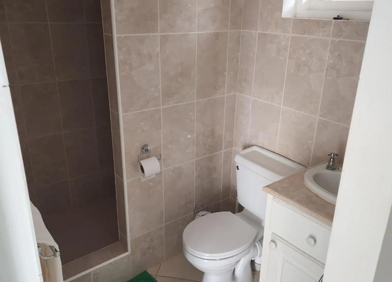 Habitación en casa particular #3 Eastry Gardens - Cozy 1Br Studio W Ocean View Saint Peter